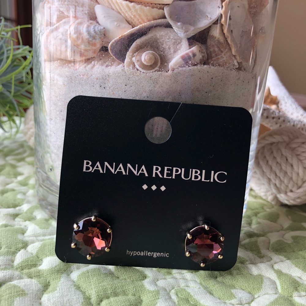 Banana Republic earrings 🍇